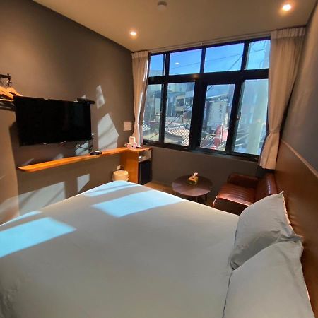 良文旅2館ryou Hotel Vintage - II Tainan Bagian luar foto