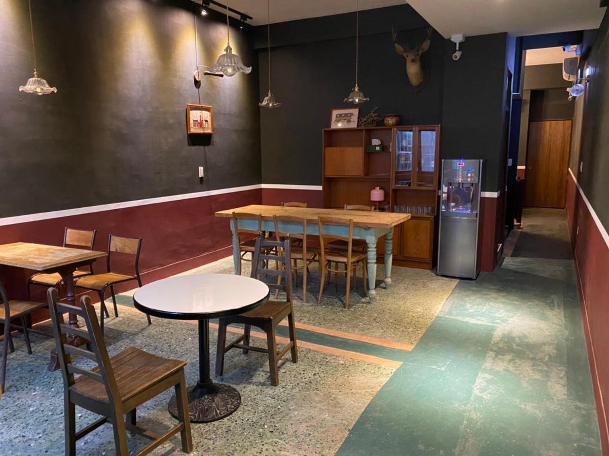 良文旅2館ryou Hotel Vintage - II Tainan Bagian luar foto