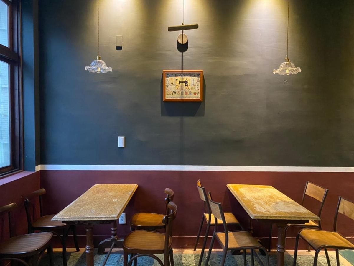 良文旅2館ryou Hotel Vintage - II Tainan Bagian luar foto