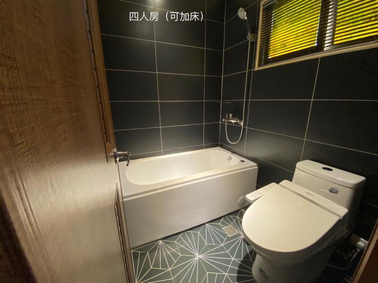 良文旅2館ryou Hotel Vintage - II Tainan Bagian luar foto