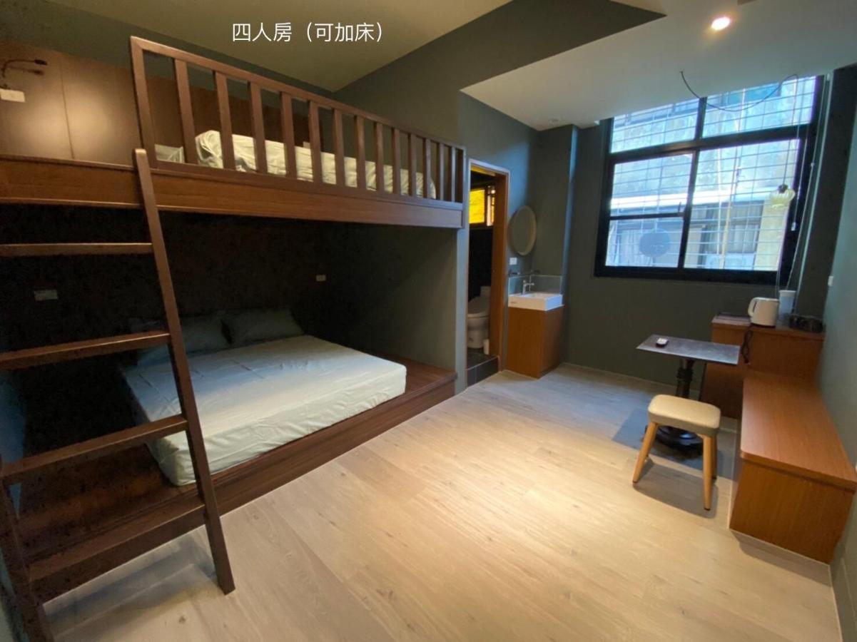 良文旅2館ryou Hotel Vintage - II Tainan Bagian luar foto