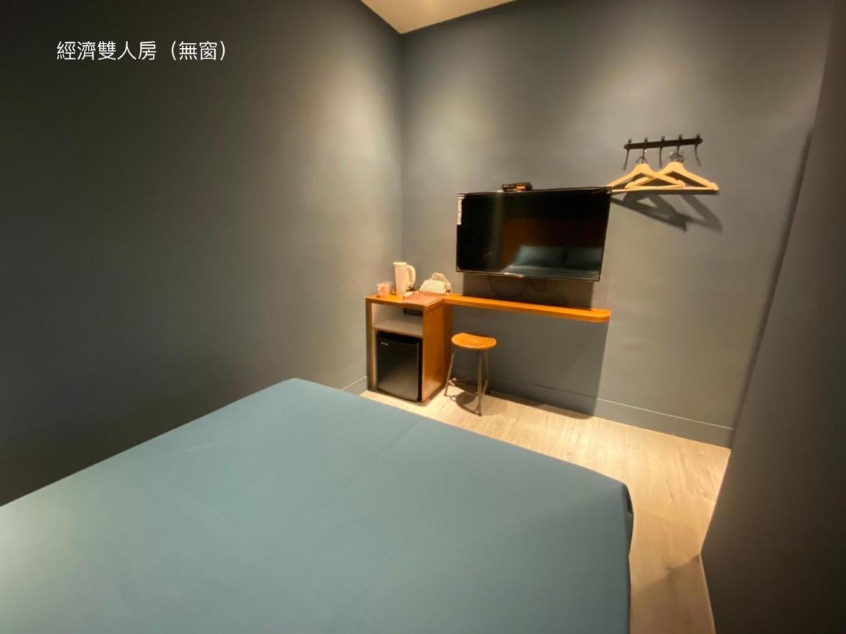 良文旅2館ryou Hotel Vintage - II Tainan Bagian luar foto