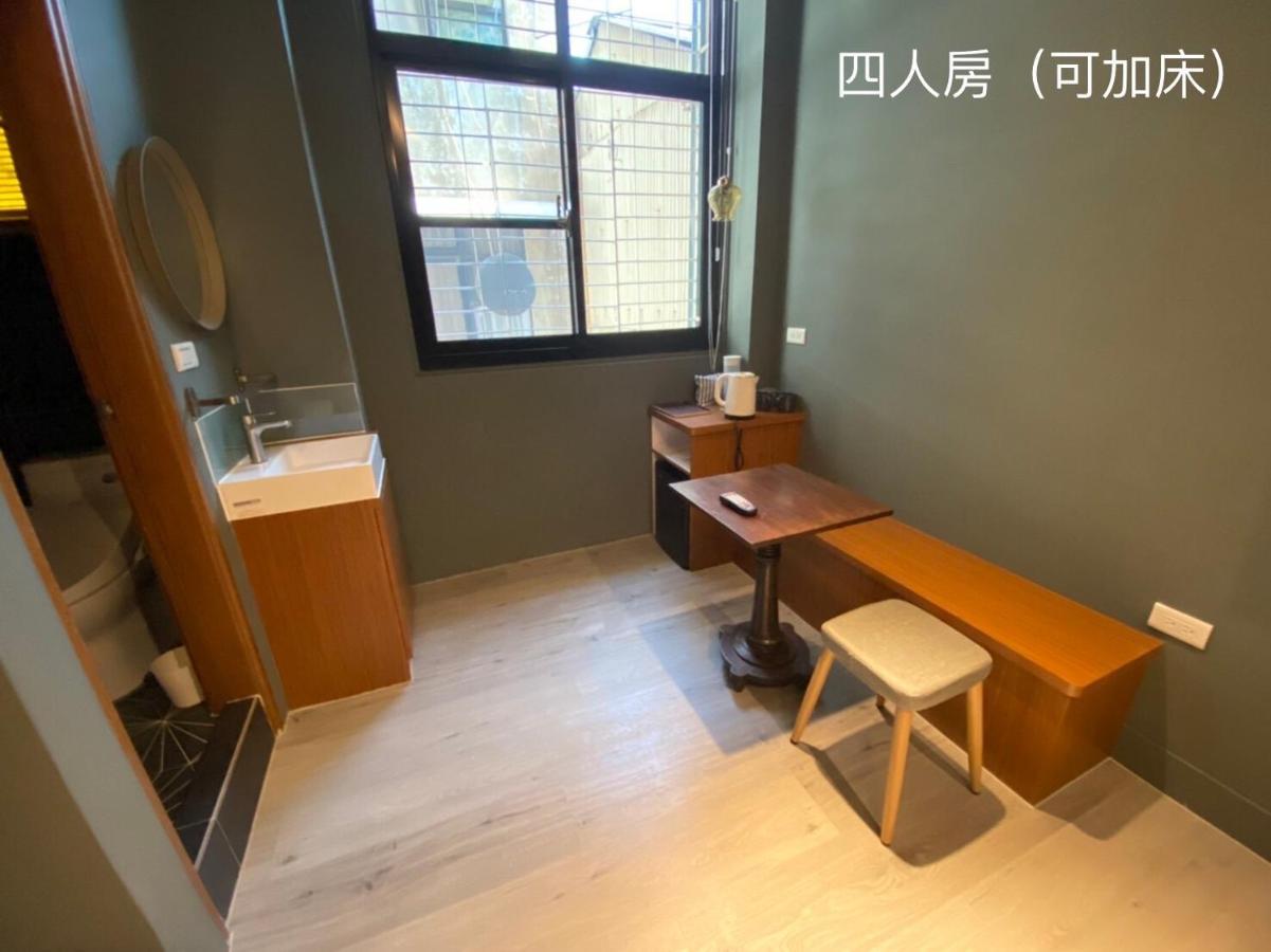 良文旅2館ryou Hotel Vintage - II Tainan Bagian luar foto
