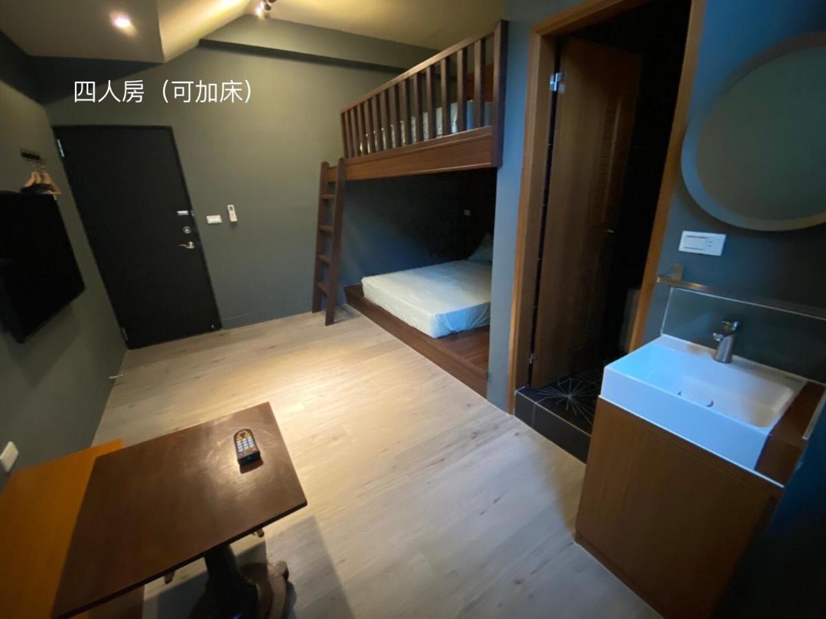 良文旅2館ryou Hotel Vintage - II Tainan Bagian luar foto