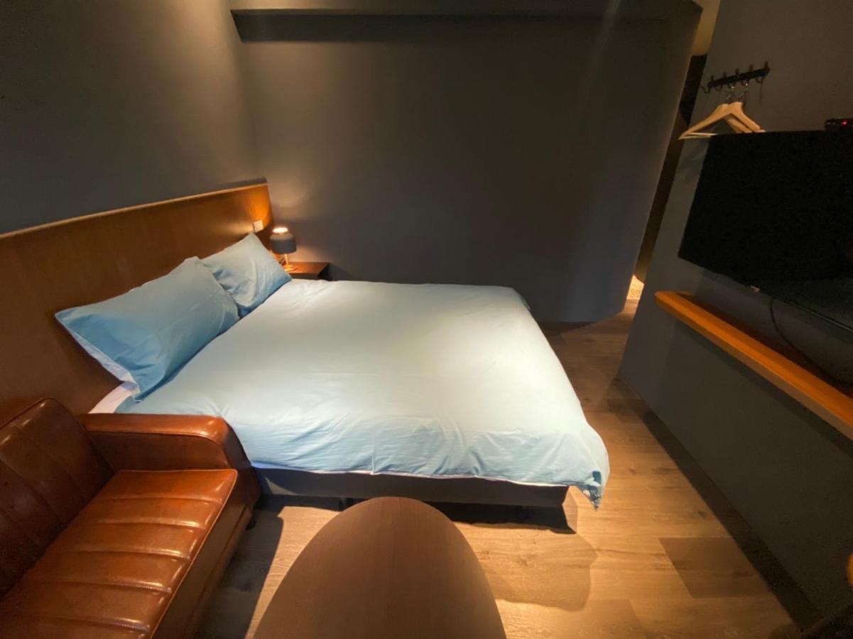 良文旅2館ryou Hotel Vintage - II Tainan Bagian luar foto