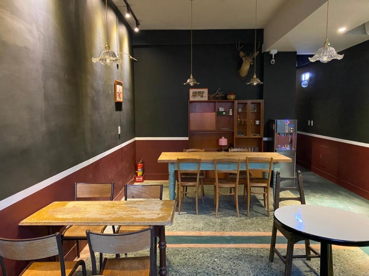 良文旅2館ryou Hotel Vintage - II Tainan Bagian luar foto