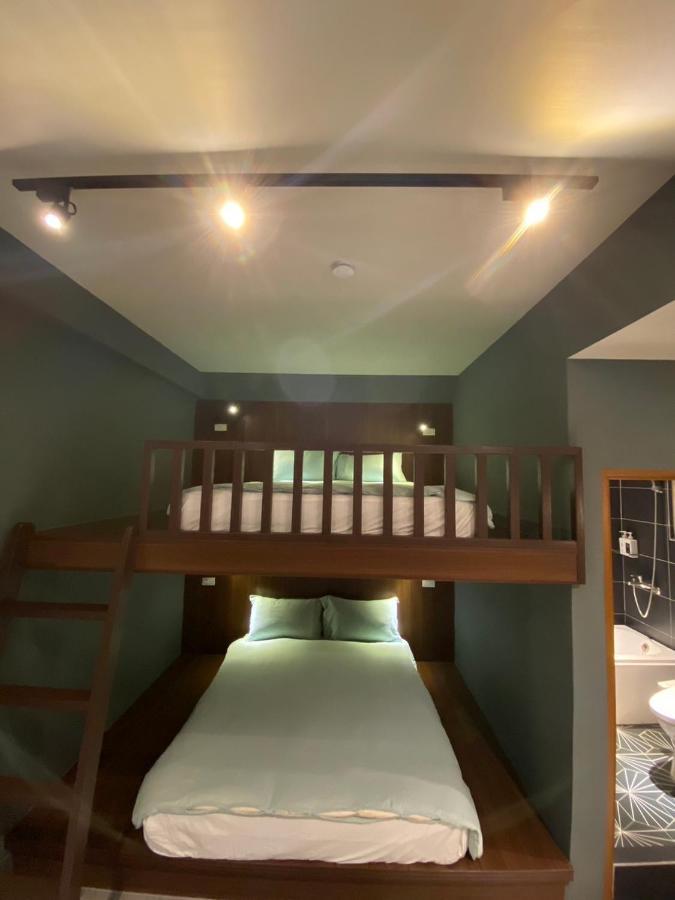 良文旅2館ryou Hotel Vintage - II Tainan Bagian luar foto