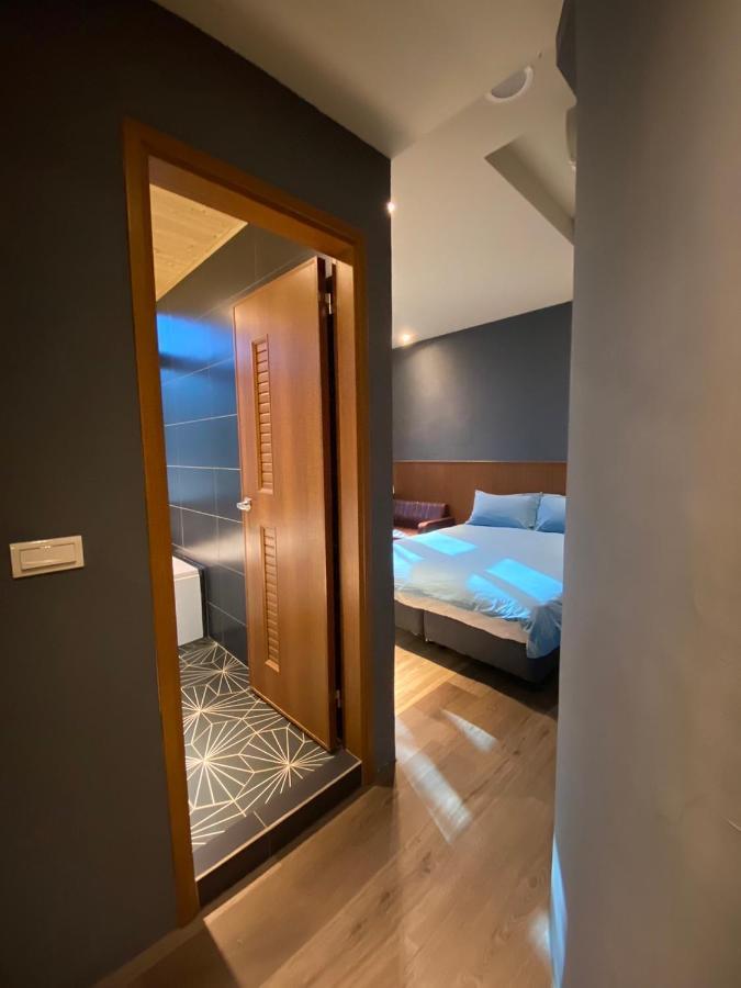 良文旅2館ryou Hotel Vintage - II Tainan Bagian luar foto