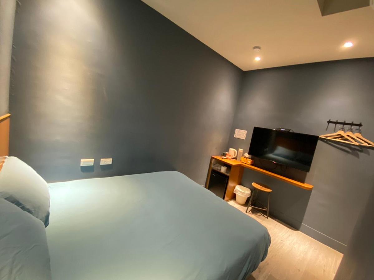 良文旅2館ryou Hotel Vintage - II Tainan Bagian luar foto
