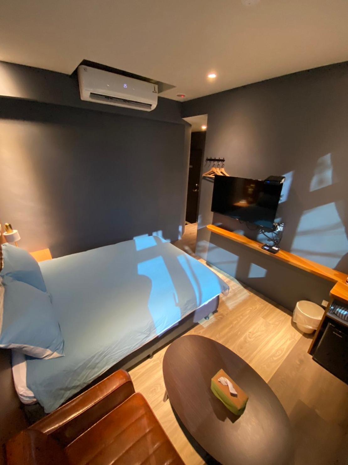 良文旅2館ryou Hotel Vintage - II Tainan Bagian luar foto