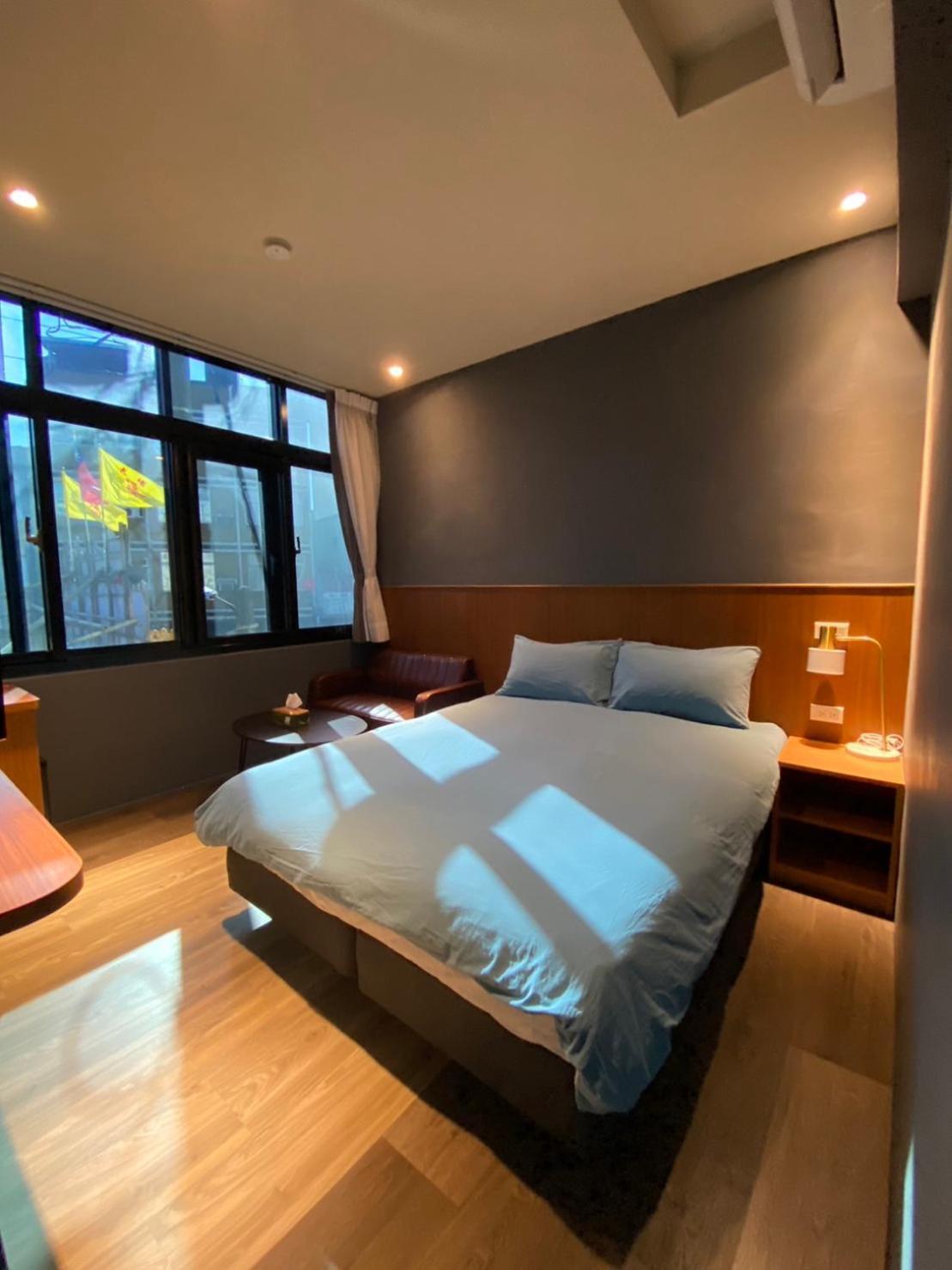 良文旅2館ryou Hotel Vintage - II Tainan Bagian luar foto