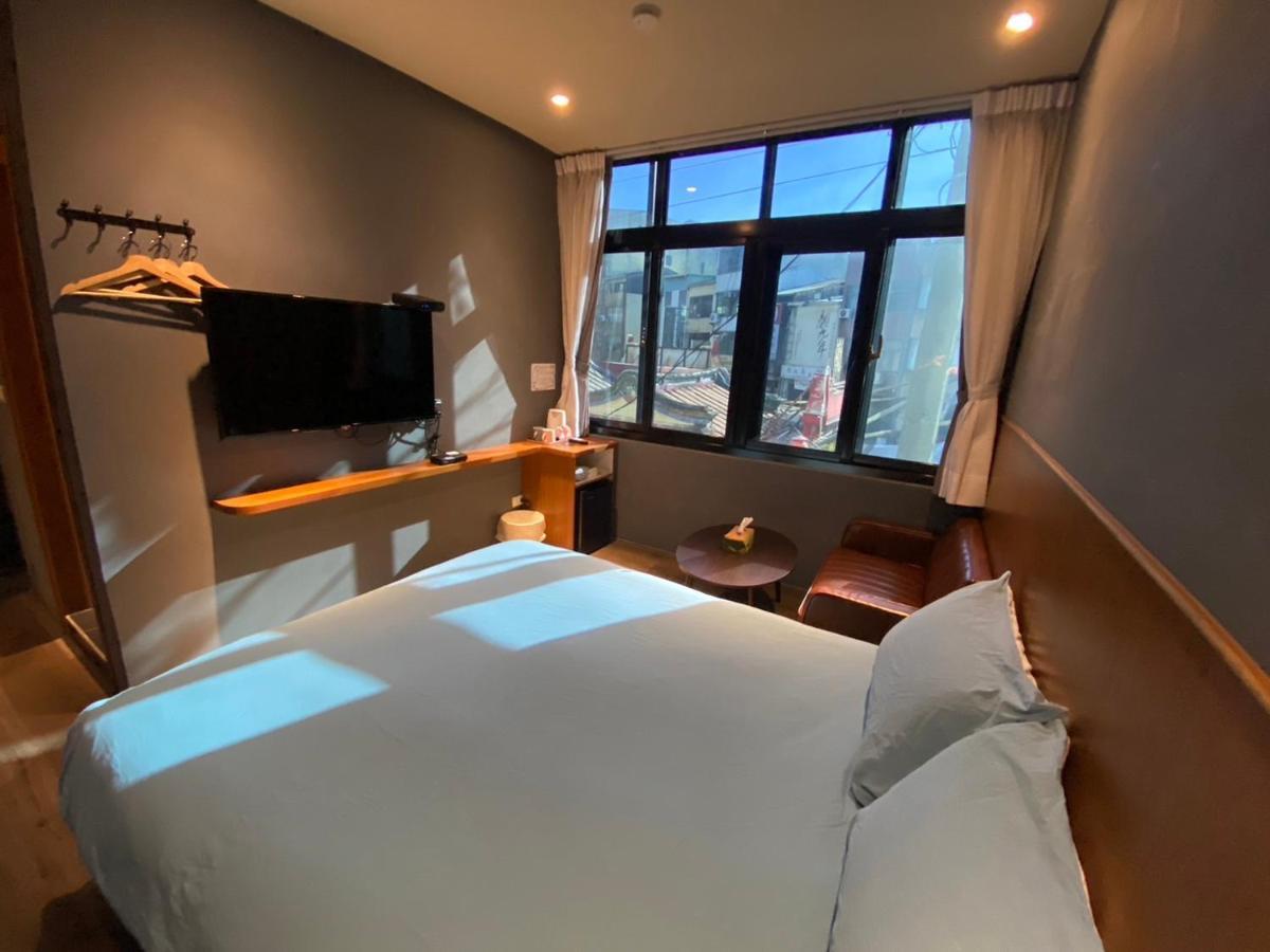 良文旅2館ryou Hotel Vintage - II Tainan Bagian luar foto
