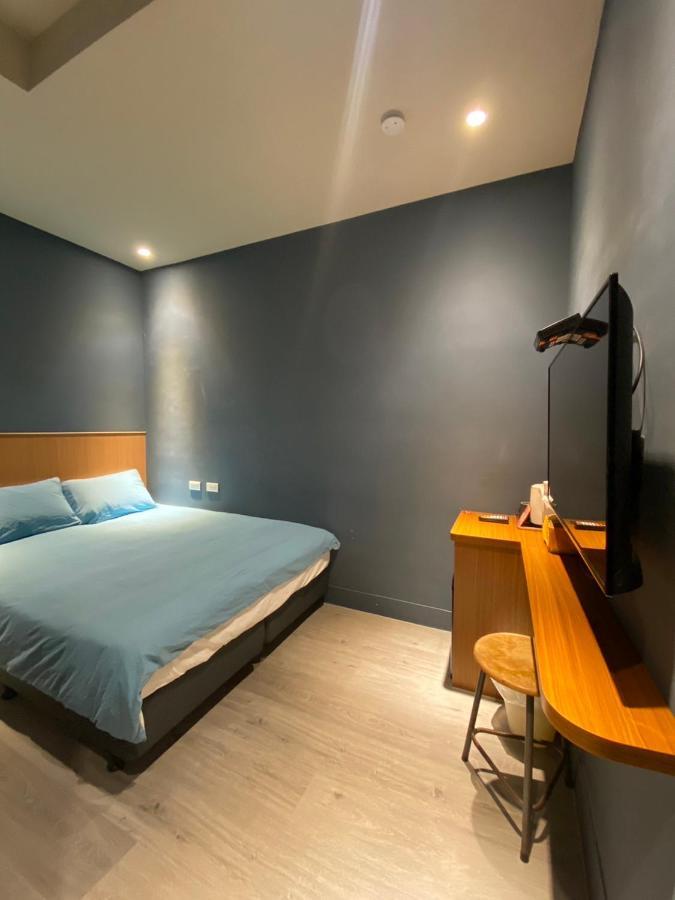 良文旅2館ryou Hotel Vintage - II Tainan Bagian luar foto