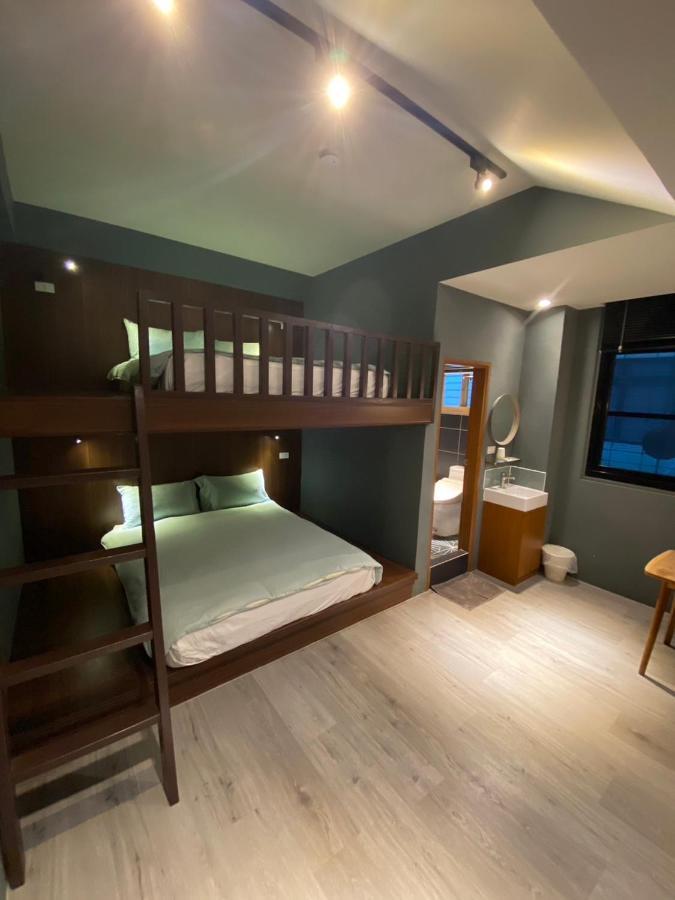 良文旅2館ryou Hotel Vintage - II Tainan Bagian luar foto